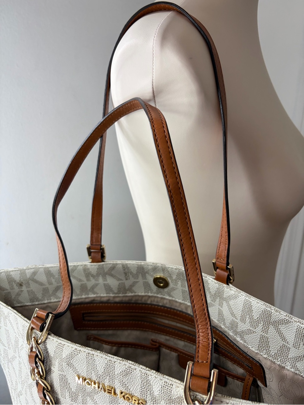 Y2KMichael Kors Cream Signature MK Tote with Brown Leather Straps and Gold Chain - Picture 7 of 7